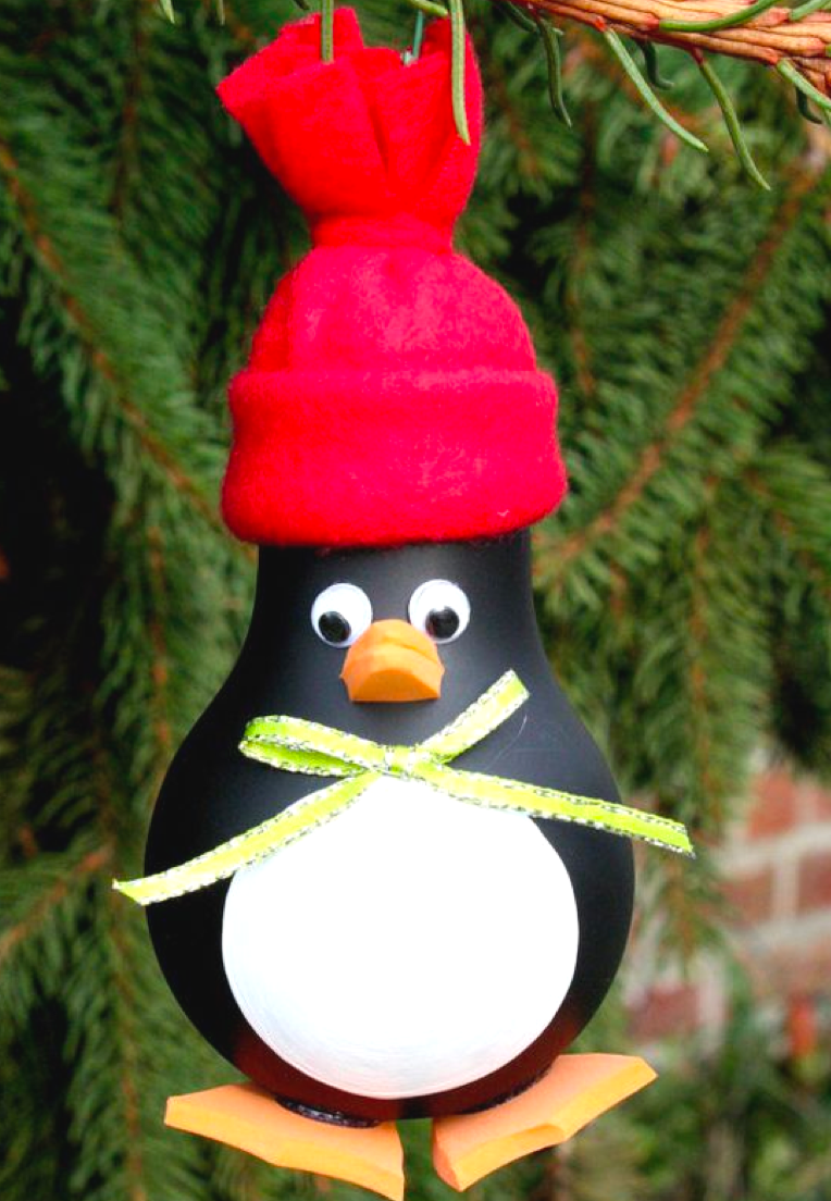 ampoule recyclée en décoration pingouin